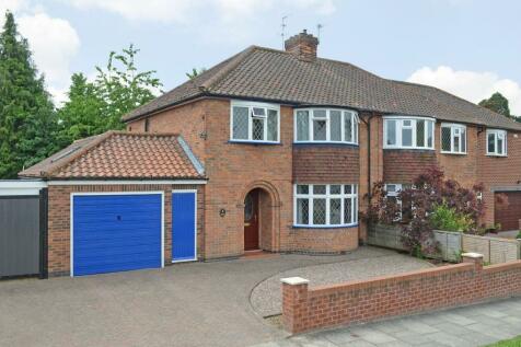 3 bedroom semi-detached house for sale