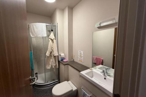 Studio flat for sale