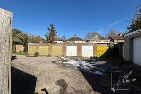 Meadow Road, Gravesend Garage for sale