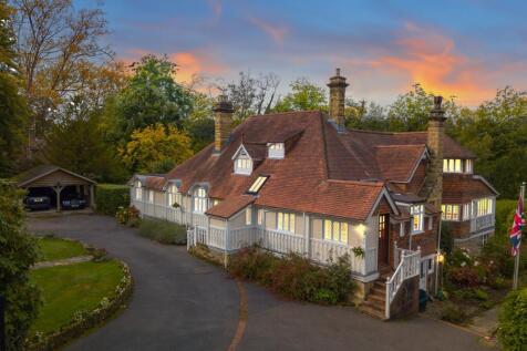 Swissland Hill, East Grinstead RH19 4 bed detached house for sale