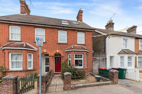 Victoria Road, Crawley RH11 4 bed semi