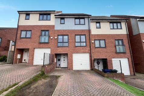 Featherwood Avenue, The Rise... 3 bed townhouse for sale