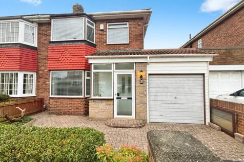 Reedsmouth Place, Fenham, Newcastle... 2 bed semi