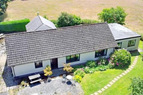 Llandyrnog, Denbigh LL16 4 bed property with land for sale