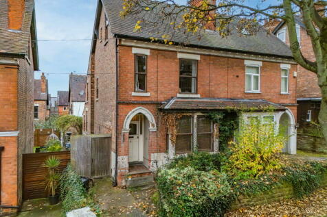 4 bedroom semi-detached house for sale