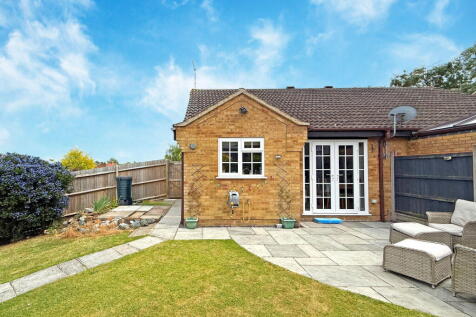2 bedroom semi-detached bungalow for sale