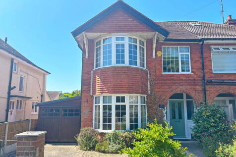 4 bedroom semi-detached house for sale