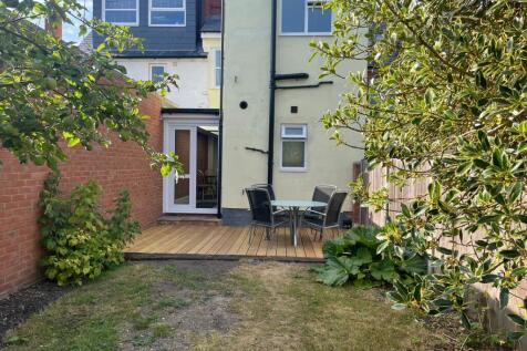 London Road, Wokingham, RG40 1 bed ground floor flat for sale