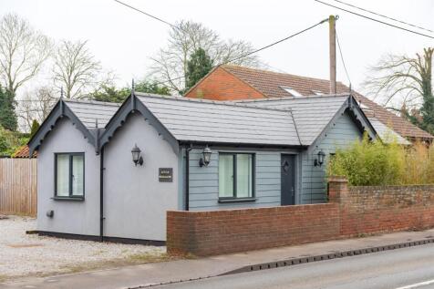 2 bedroom detached bungalow for sale