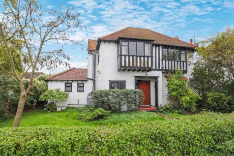 Caulfield Road, Shoeburyness SS3 3 bed detached house for sale