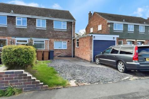 Hadfield Drive, Melton Mowbray... 3 bed semi