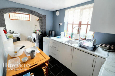 Wellington Road, Great Yarmouth 2 bed terraced house for sale