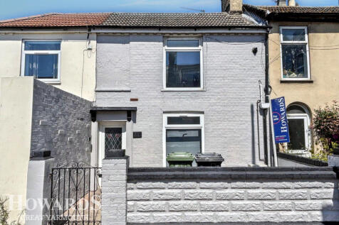 St Peters Road, Great Yarmouth 3 bed terraced house for sale