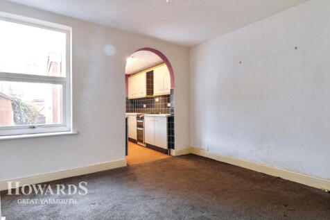 East Road, Great Yarmouth 3 bed terraced house for sale