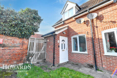 Stonemasons Court, Acle 2 bed townhouse for sale
