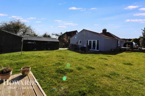 Winterton Road, Hemsby 4 bed detached bungalow for sale