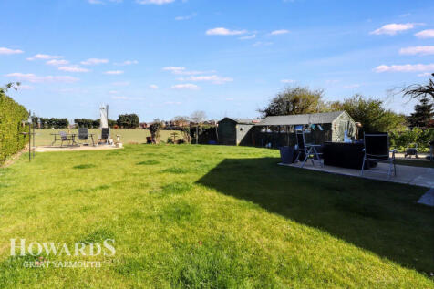 Winterton Road, Hemsby 4 bed detached bungalow for sale