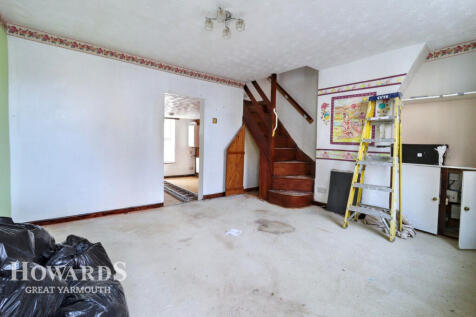 Kent Square, Great Yarmouth 2 bed end of terrace house for sale