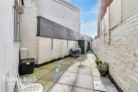 Nelson Road North, Great Yarmouth 8 bed terraced house for sale