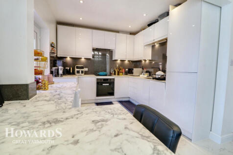 Fisher Avenue, Great Yarmouth 3 bed end of terrace house for sale
