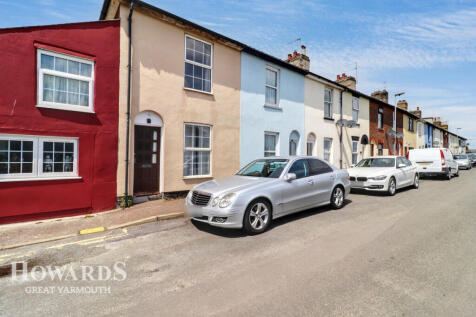 North River Road, Great Yarmouth 3 bed terraced house for sale