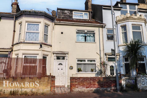 Nelson Road Central, Great Yarmouth 3 bed terraced house for sale