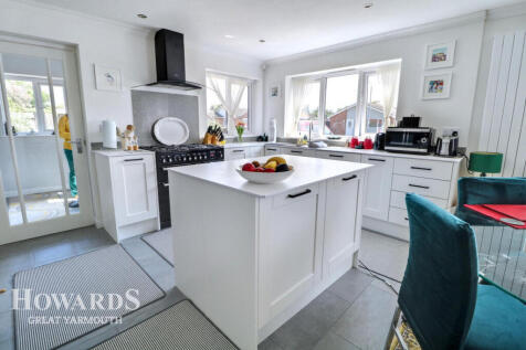 Ranworth Drive, Ormesby 2 bed detached bungalow for sale