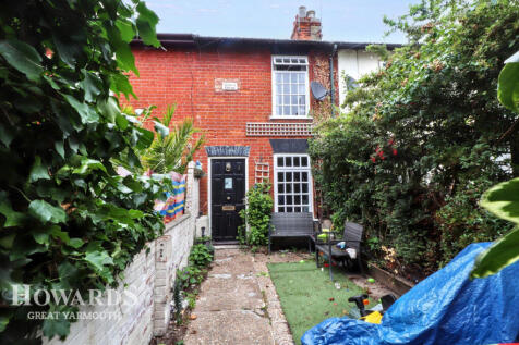 Old Wellington Place, Great Yarmouth 2 bed terraced house for sale