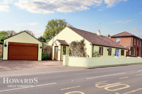 Main Road, Rollesby 4 bed detached bungalow for sale