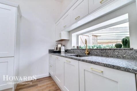 Meadow Rise, Hemsby 3 bed detached bungalow for sale