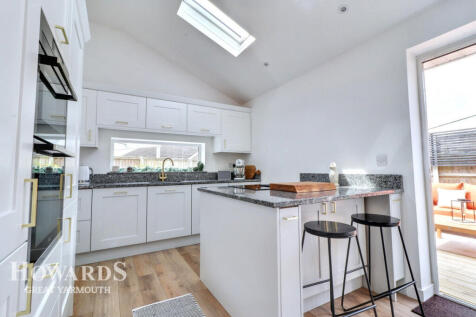 Meadow Rise, Hemsby 3 bed detached bungalow for sale
