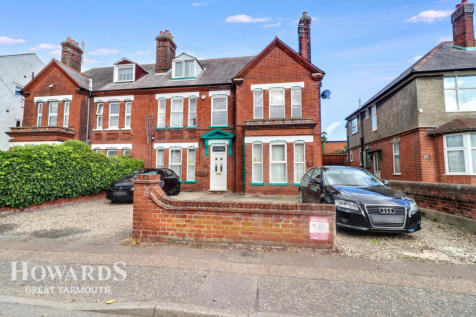 North Denes Road, Great Yarmouth 7 bed semi