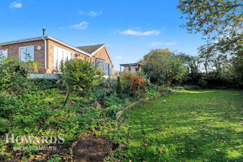 3 bedroom semi-detached bungalow for sale