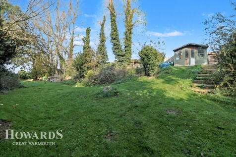 3 bedroom semi-detached bungalow for sale