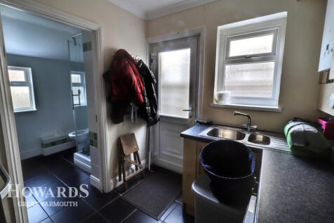Hammond Road, Great Yarmouth 3 bed terraced house for sale