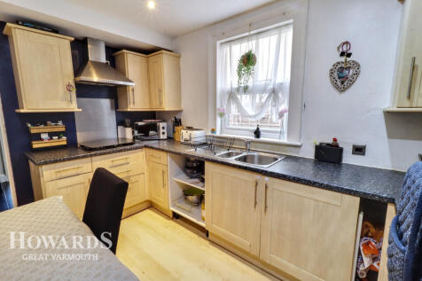 Hammond Road, Great Yarmouth 3 bed terraced house for sale