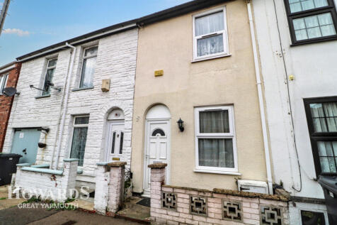 Lancaster Road, Great Yarmouth 2 bed end of terrace house for sale