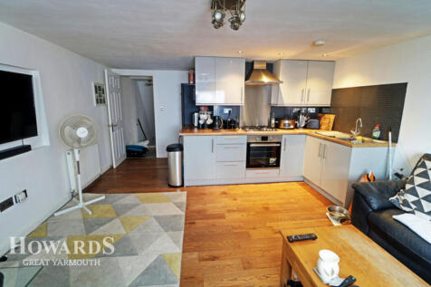 Deneside, Great Yarmouth 2 bed terraced house for sale