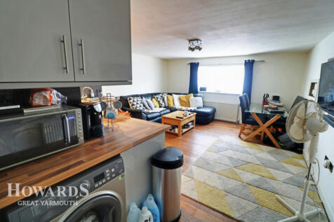 Deneside, Great Yarmouth 2 bed terraced house for sale