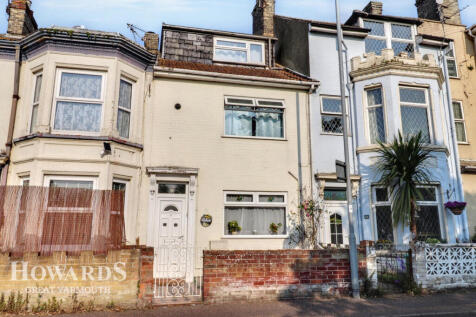 Nelson Road Central, Great Yarmouth 3 bed terraced house for sale