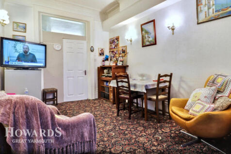 Marine Parade, Great Yarmouth 5 bed terraced house for sale