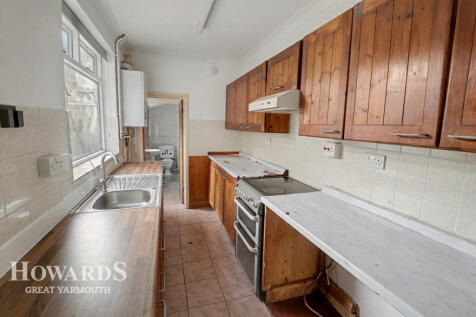 Arundel Road, Great Yarmouth 3 bed end of terrace house for sale