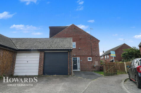 5 bedroom semi-detached house for sale