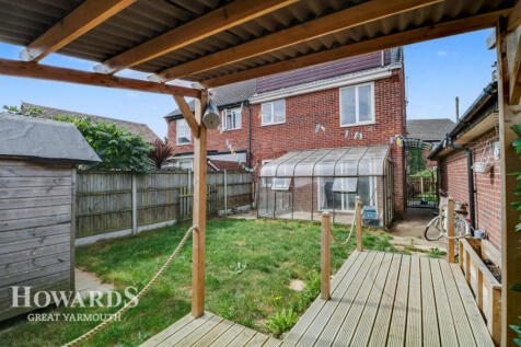 5 bedroom semi-detached house for sale