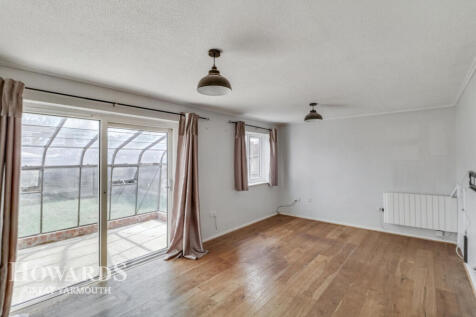 5 bedroom semi-detached house for sale