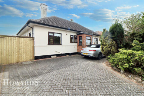 3 bedroom detached bungalow for sale