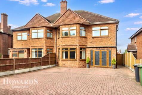 4 bedroom semi-detached house for sale