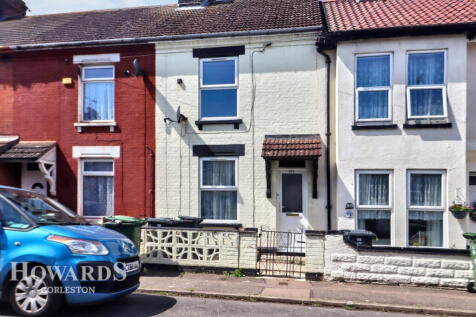 Stafford Road, Great Yarmouth 3 bed terraced house for sale