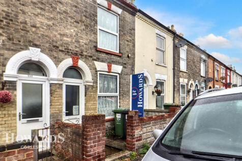 Lichfield Road, Great Yarmouth 2 bed terraced house for sale