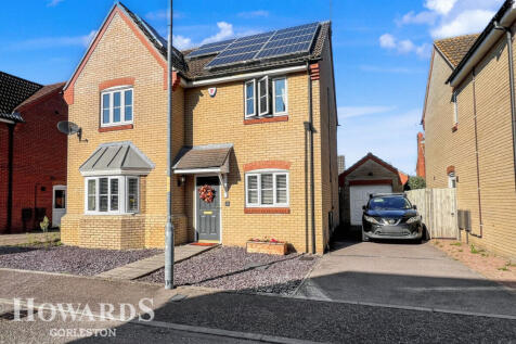 Banting Close, Gorleston 4 bed detached house for sale